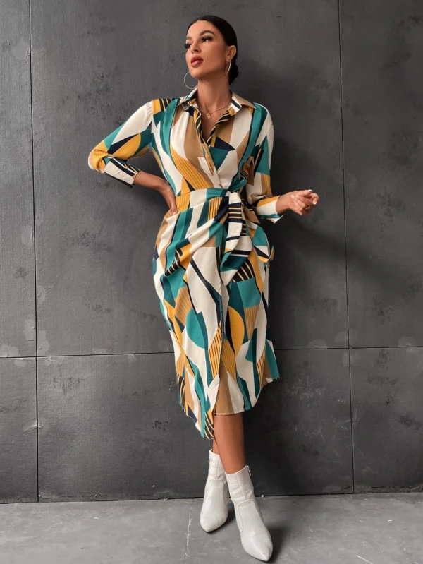 Robe classique blanche bleu vert jeune – Image 2